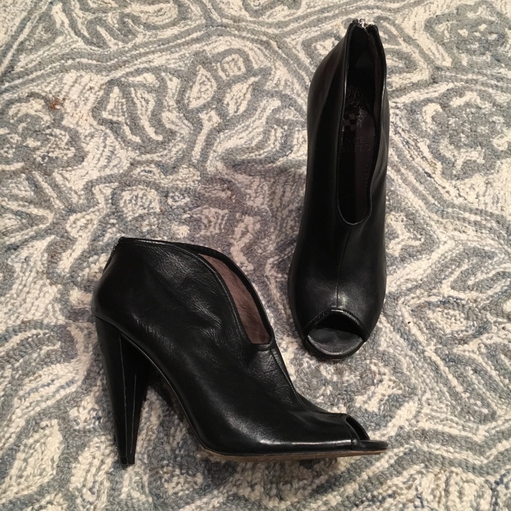VINCE CAMUTO sexy trendy heeled boot 6.5‎